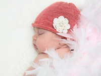Baby mit Strickmütze