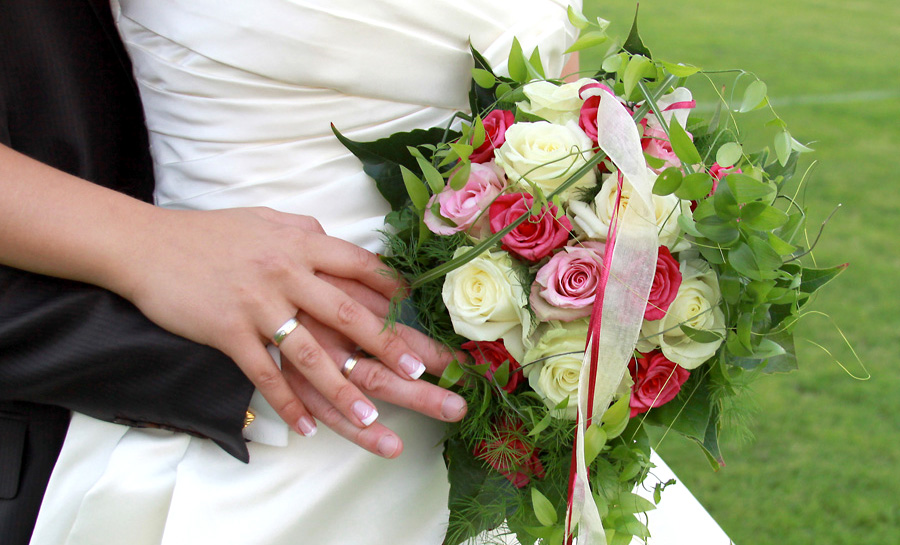 Brautstrauß, Hochzeit, Hochzeitsfotos, Hochzeitsbilder, Brautpaarfotos, Fotoshooting, schöne Fotos Hochzeit,  professioneller Hochzeitsfotograf, Fotografie Marita Hüttner, Eppingen,  Heilbronn, Bretten, Sinsheim, Bruchsal, Bretzfeld,  Öhringen, Bietigheim, Mosbach, Neckarsulm, Bad Friedrichshall,  Neuenstadt, Bad Wimpfen, Güglingen