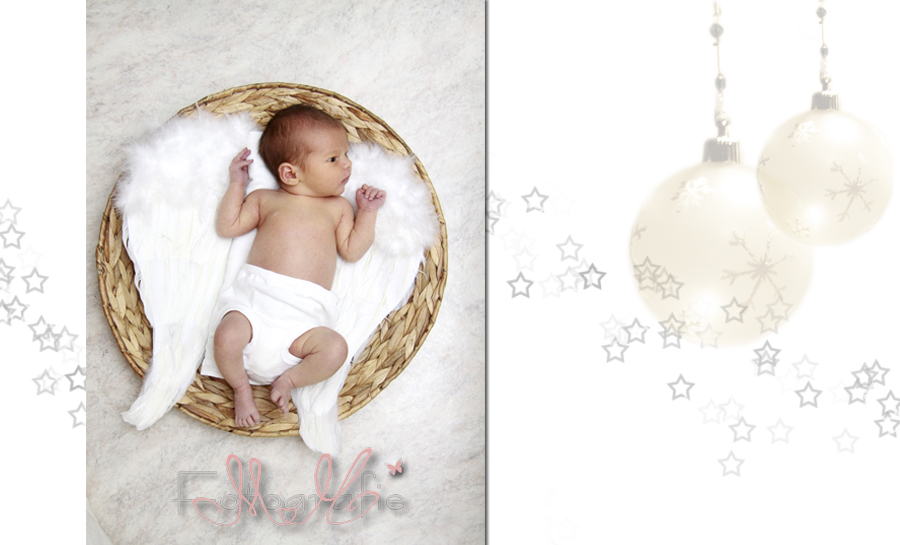Ganz kleines Baby in einem runden Korb, es liegt auf großen weißen Engelsflügeln.