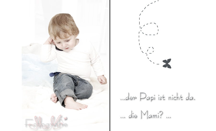 Babyfoto eines zwölf Monate alten Kindes in blauen Jeans und einem weißen T-shirt. 