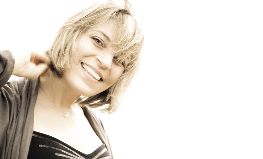 Portrait einer werdenden Mutter in high-key
