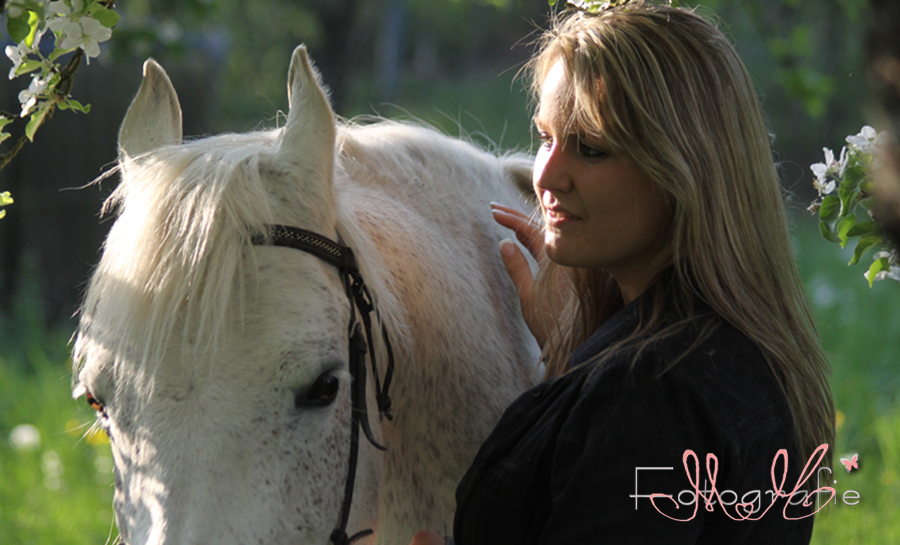 Fotos Pferd und Mädchen, Pferdefoto, Pferdebilder, Pferdefotografie, Fotografie Marita Hüttner