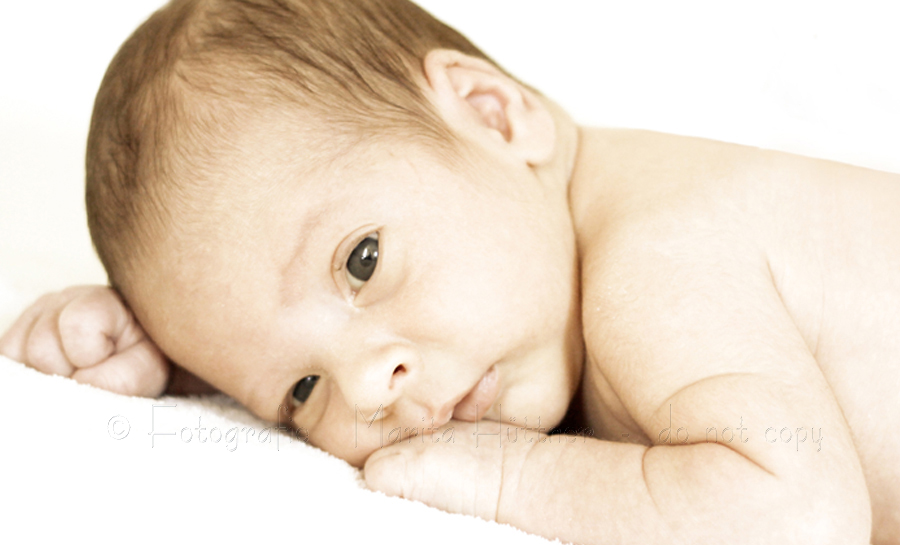 niedliches kleines Baby - neugeboren