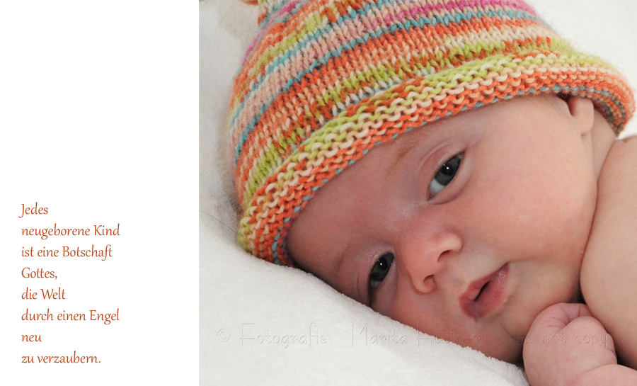kleines Baby mit Strickmütze