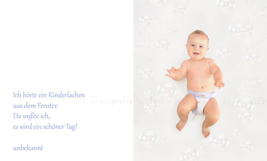 kleiner Junge mit Seifenblasen