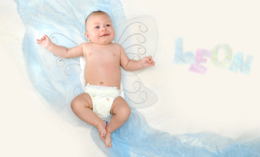 Baby mit Flügeln