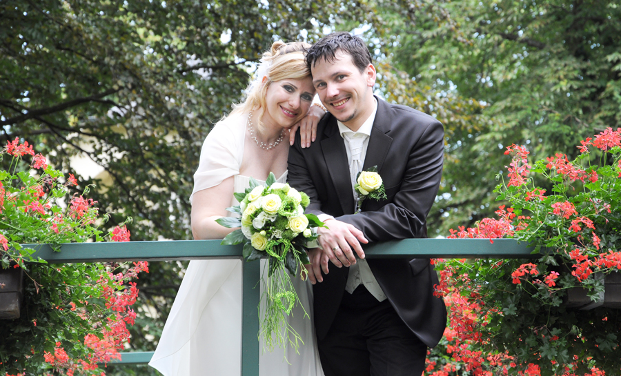 Brautpaarfotos beim Schloß in Flehingen, Hochzeit, Hochzeitsfotos, Hochzeitsbilder,  professioneller Hochzeitsfotograf, schöne Fotos Hochzeit,  Fotografie Marita Hüttner, Eppingen, Heilbronn, Bretten, Sinsheim,  Bruchsal, Bretzfeld, Öhringen, Bietigheim, Mosbach, Neckarsulm,  Bad Friedrichshall, Neuenstadt, Bad Wimpfen, Leingarten, Löwenstein, Lauffen