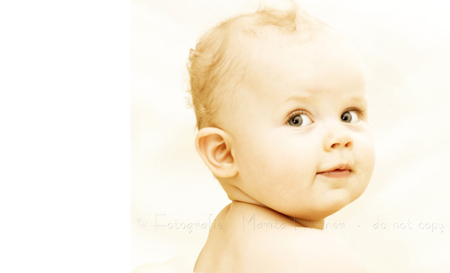 schönes Portrait eines kleinen Jungen