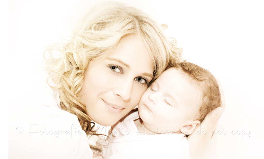 Mama und ihr kleines Baby - schönes highkey-Foto