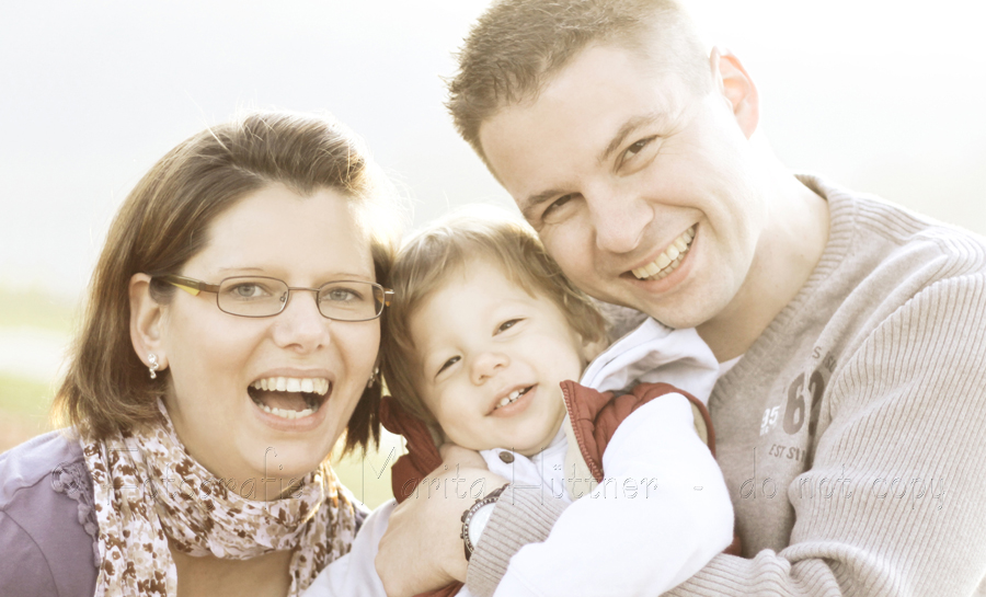 Lachende Familie - Fotoshooting in Offenau