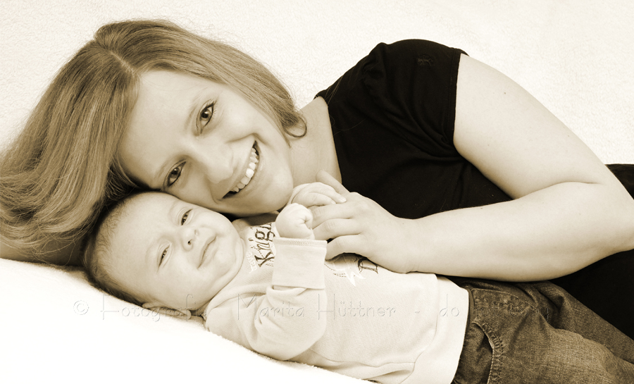 Baby - Junge - mit seiner Mama