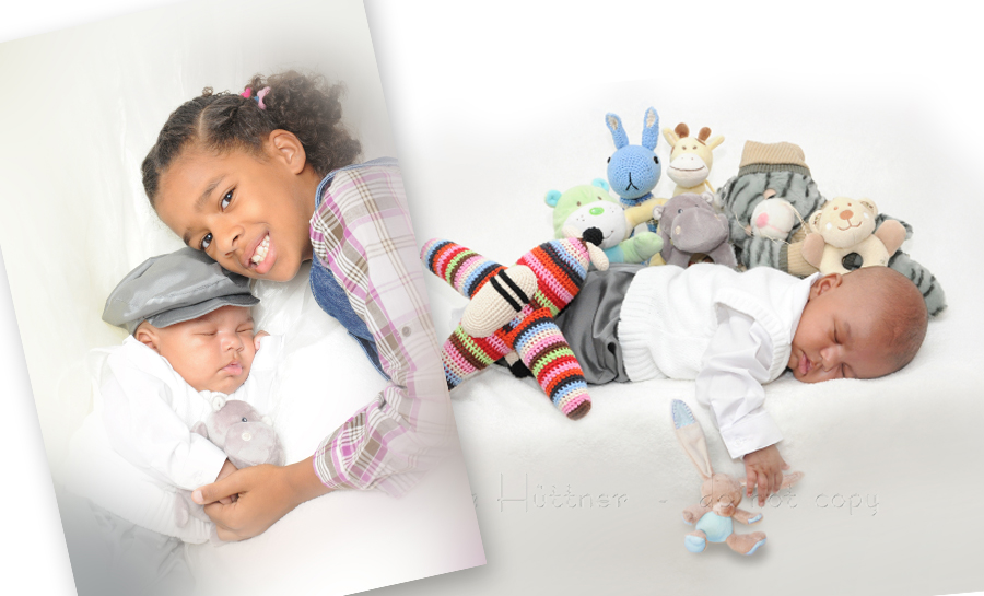 ein Baby mit seiner großen Schwester - Baby mit Kuscheltieren