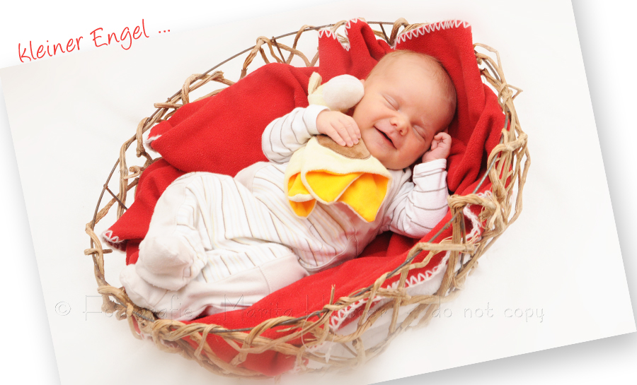 kleines lächelndes Baby - Babyfotos Heilbronn, Bretten, Sinsheim, Eppingen