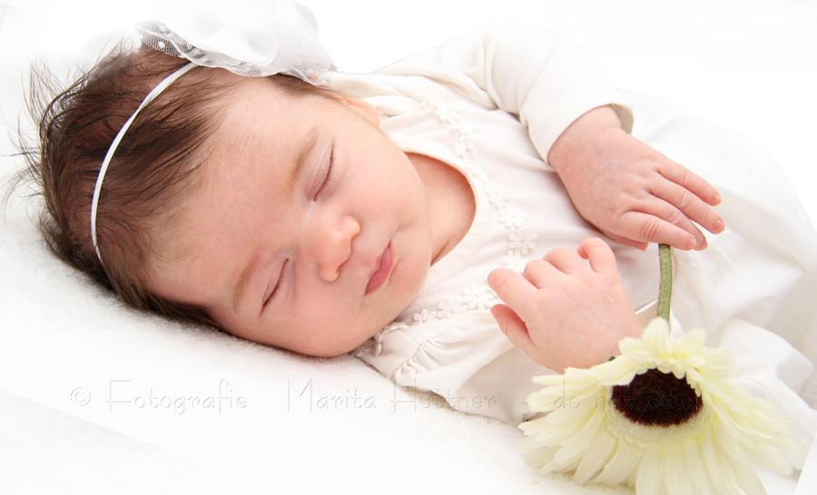 kleines Baby Mädchen - Babyfotografie Heilbronn, Sinsheim, Bretten, Bruchsal