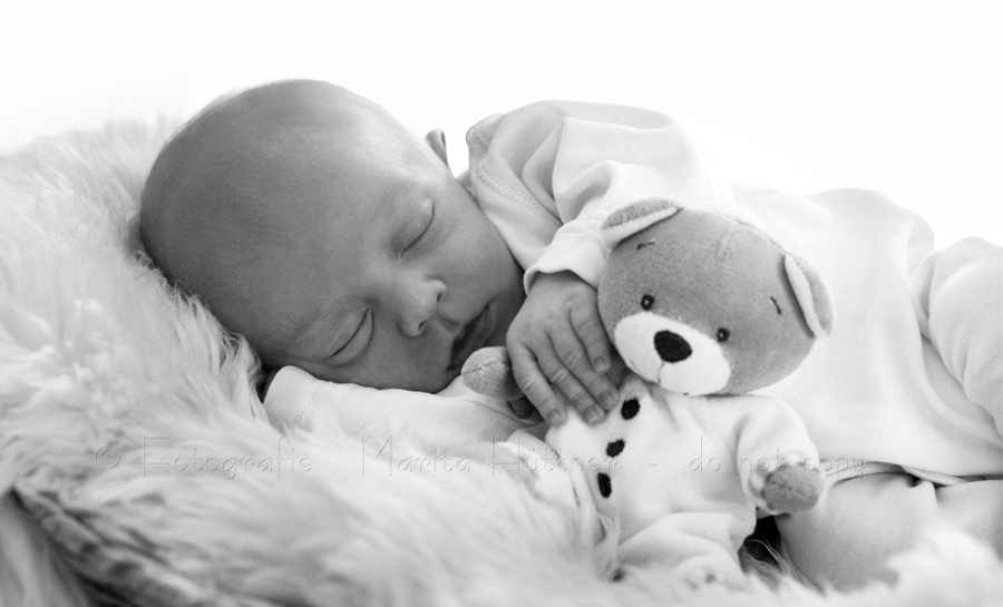 Baby, Neugeborenes, Babyfotografie Heilbronn, Babybilder, Babyfotoshooting,  Babyfotos, Fotoshooting  Fotografin Marita Hüttner, Sinsheim, Eppingen, Kraichtal, Bretten, Bruchsal, Bretzfeld,  Heilbronn, Brackenheim, Bönnigheim, Öhringen, Neuenstadt,  Neckarsulm, Mosbach, Bad Friedrichshall, Bad Wimpfen, Bad Rappenau, 
