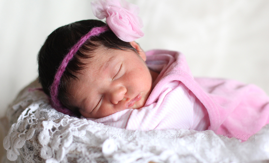 Baby, Neugeborenes, Babyfotografie Heilbronn, Babybilder, Babyfotoshooting,  Babyfotos, Fotoshooting  Fotografin Marita Hüttner, Sinsheim, Eppingen, Kraichtal, Bretten, Bruchsal, Bretzfeld,  Heilbronn, Brackenheim, Bönnigheim, Öhringen, Neuenstadt,  Neckarsulm, Mosbach, Bad Friedrichshall, Bad Wimpfen, Bad Rappenau, 