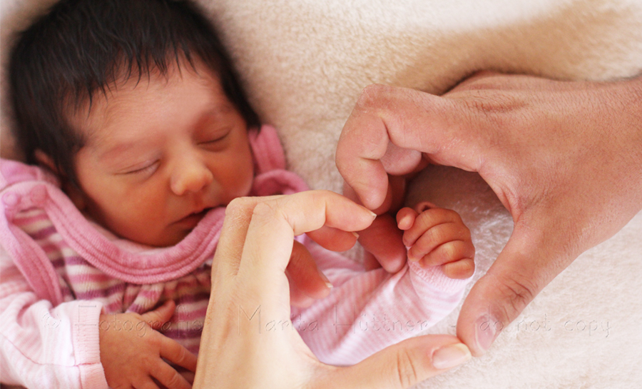Baby, Neugeborenes, Babyfotografie Heilbronn, Babybilder, Babyfotoshooting,  Babyfotos, Fotoshooting  Fotografin Marita Hüttner, Sinsheim, Eppingen, Kraichtal, Bretten, Bruchsal, Bretzfeld,  Heilbronn, Brackenheim, Bönnigheim, Öhringen, Neuenstadt,  Neckarsulm, Mosbach, Bad Friedrichshall, Bad Wimpfen, Bad Rappenau, 