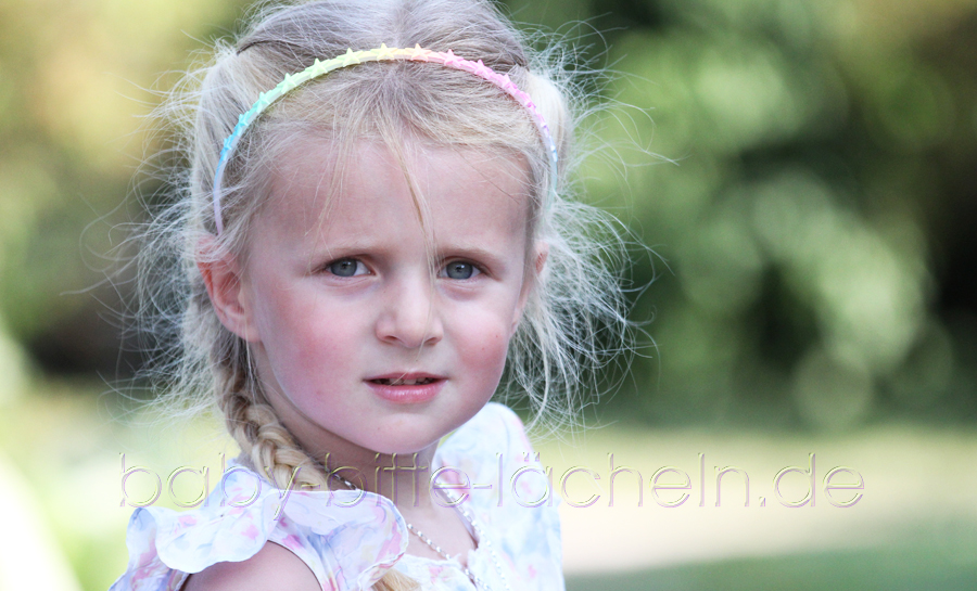 Mädchen Foto, Kinder, Kinderfotograf, Kinderfotos, schöne Babyfotos, Kinderfotos zuhause, Babyfotografin, Babyfotoshooting, Shooting Kinder und Familie, Fotografie Marita Hüttner, Sinsheim, Mosbach, Bietigheim, Ilsfeld, Lauffen, Eppingen, Kraichtal, Bretten, Bruchsal, Bretzfeld, Brackenheim, Bönnigheim, Öhringen, Neuenstadt, Neckarsulm, Neudenau, Bad Friedrichshall, Bad Wimpfen, Bad Rappenau, 