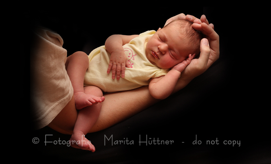 Papa und Baby, Familienfotograf, Baby, Neugeborenes, neugeboren, Babyfotograf, Babybilder, schöne Babyfotos, Babyfotos zuhause, Babyfotografin, Babyfotoshooting, Marita Hüttner, Babyfotografie Heilbronn,  Sinsheim, Mosbach, Bietigheim, Ilsfeld, Lauffen, Eppingen, Kraichtal, Bretten, Bruchsal, Bretzfeld, Brackenheim, Bönnigheim, Öhringen, Neuenstadt, Neckarsulm, Neudenau, Bad Friedrichshall, Bad Wimpfen, Bad Rappenau, 