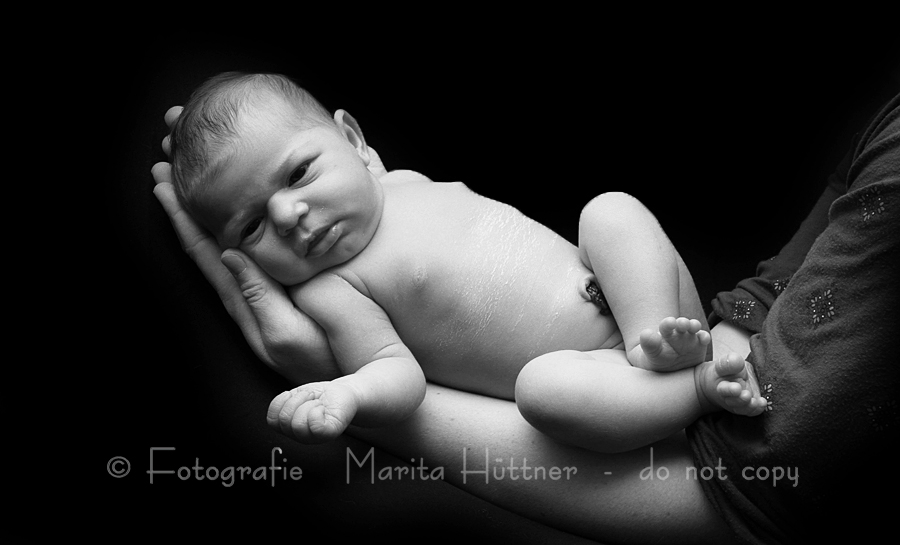 Baby und Papa, Baby und Mama, Familienfotos, Neugeborenes, Baby, Neugeborenes, neugeboren, Babyfotograf, Babybilder, schöne Babyfotos, Babyfotos zuhause, Babyfotografin, Babyfotoshooting, Marita Hüttner, Babyfotografie Heilbronn, Sinsheim, Mosbach, Bietigheim, Ilsfeld, Lauffen, Eppingen, Kraichtal, Bretten, Bruchsal, Bretzfeld, Brackenheim, Bönnigheim, Öhringen, Neuenstadt, Neckarsulm, Neudenau, Bad Friedrichshall, Bad Wimpfen, Bad Rappenau, 