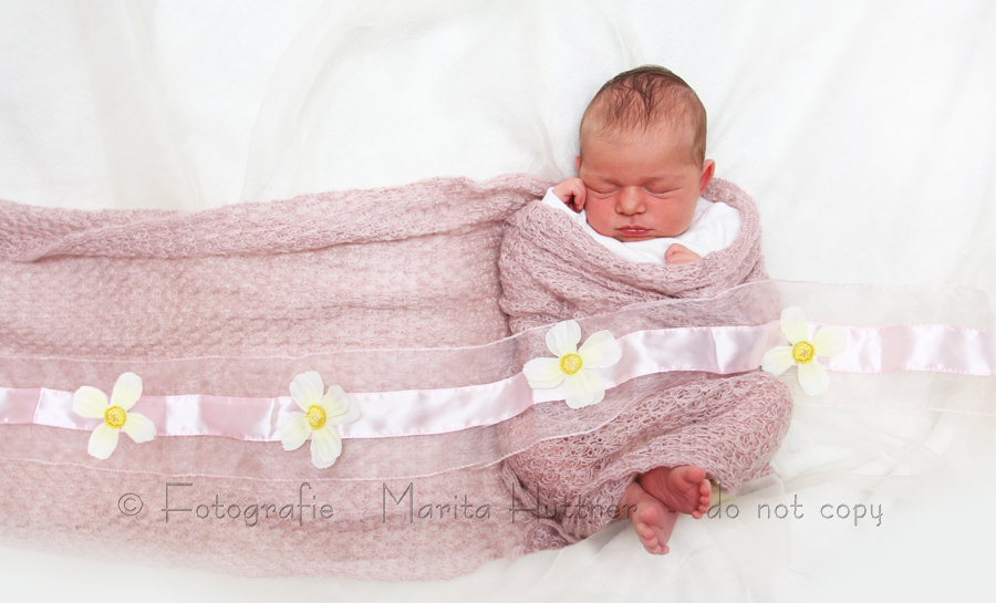neugeborenes Baby Fotoshooting, Baby, Neugeborenes, neugeboren, Babyfotograf, Babybilder, schöne Babyfotos, Babyfotos zuhause, Babyfotografin, Babyfotoshooting, Marita Hüttner, Babyfotografie Heilbronn, Sinsheim, Mosbach, Bietigheim, Ilsfeld, Lauffen, Eppingen, Kraichtal, Bretten, Bruchsal, Bretzfeld, Brackenheim, Bönnigheim, Öhringen, Neuenstadt, Neckarsulm, Neudenau, Bad Friedrichshall, Bad Wimpfen, Freudental, Bad Rappenau, 