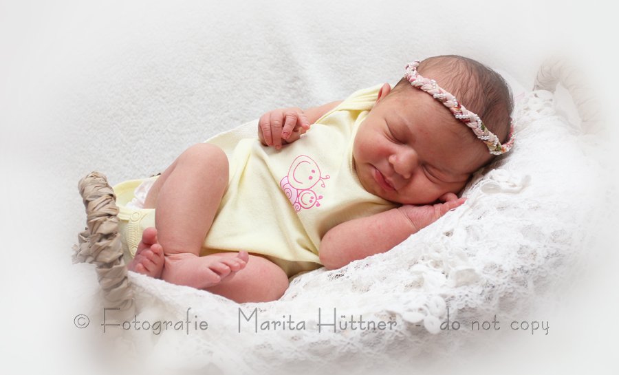 Neugeborenes, professionelle Neugeborenenfotos, Profi Fotograf Neugeborene, Profi Fotograf Babys, Baby, Neugeborenes, neugeboren, Babyfotograf, Babybilder, schöne Babyfotos, Babyfotos zuhause, Babyfotografin, Babyfotoshooting, Marita Hüttner, Babyfotografie Heilbronn, Sinsheim, Mosbach, Bietigheim, Ilsfeld, Lauffen, Eppingen, Kraichtal, Bretten, Bruchsal, Bretzfeld, Brackenheim, Bönnigheim, Öhringen, Neuenstadt, Neckarsulm, Neudenau, Bad Friedrichshall, Bad Wimpfen, Bad Rappenau, 