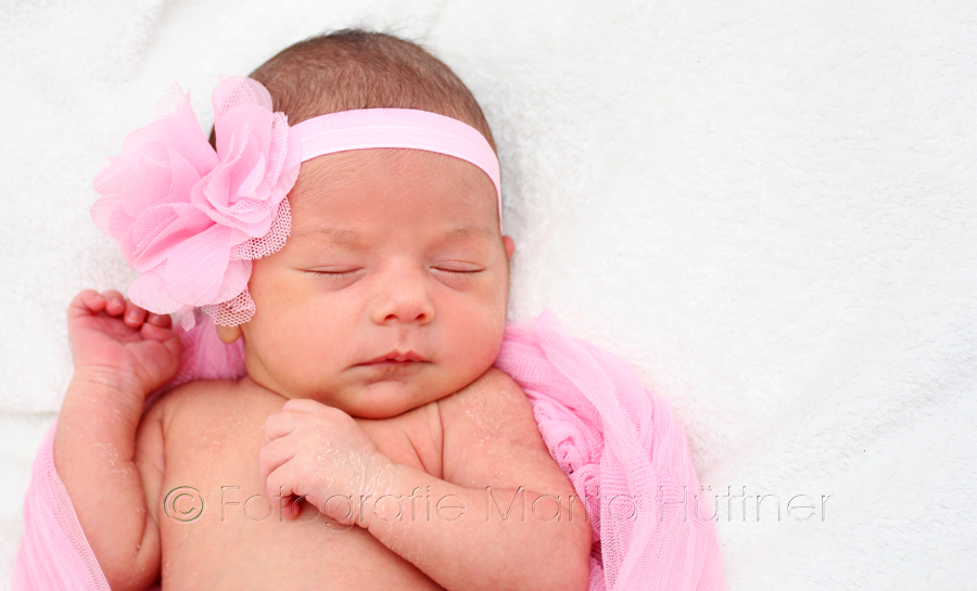 Baby, Neugeborenes, neugeboren, Babyfotograf, Babybilder, schöne Babyfotos, Babyfotos zuhause, Babyfotografin, Babyfotoshooting, Marita Hüttner, Babyfotografie Heilbronn, Sinsheim, Mosbach, Bietigheim, Ilsfeld, Lauffen, Eppingen, Kraichtal, Bretten, Bruchsal, Bretzfeld, Brackenheim, Bönnigheim, Öhringen, Neuenstadt, Neckarsulm, Neudenau, Bad Friedrichshall, Bad Wimpfen, Bad Rappenau, 