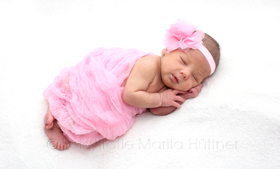 Fotos Neugeborenes, Fotograf Neugeborenes, Fotosession Baby, Babyfotograf, Babybilder, schöne Babyfotos, Babyfotos zuhause, Babyfotografin, Babyfotoshooting, Marita Hüttner, Babyfotografie Heilbronn, Sinsheim, Mosbach, Bietigheim, Ilsfeld, Lauffen, Eppingen, Kraichtal, Bretten, Bruchsal, Bretzfeld, Brackenheim, Bönnigheim, Öhringen, Neuenstadt, Neckarsulm, Neudenau, Bad Friedrichshall, Bad Wimpfen, Bad Rappenau, 