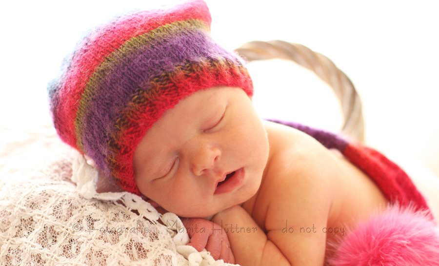 Baby mit Mütze, Fotografin, Profifotografin, professionelle Fotografie, Fotoshooting, Babyshooting, Neugeborenenfotograf, Baby, Babyfotograf, Neugeboren, Kinder, Familie, Öhringen, Bretzfeld, Bretten, Marita Hüttner, Babyfotografie Heilbronn,  Eppingen, Sinsheim, Mosbach, Bruchsal, Bönnigheim, Ilsfeld, Lauffen, Kraichtal, Bad Wimpfen, Bad Friedrichshall, Bad Rappenau, Waghäusel, Schönborn, Mosbach, Marita Hüttner Fotografie