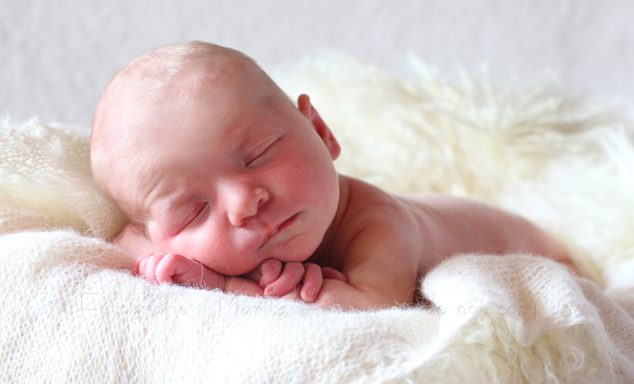 Fotoshooting neugeborenes Baby, Babyfotografie Heilbronn, Fotografin für Neugeborene, Kinder, Kinderfotograf, Kinderfotos, schöne Babyfotos, Kinderfotos zuhause, Babyfotografin, Babyfotoshooting, Shooting Kinder und Familie, Fotografie Marita Hüttner, Sinsheim, Mosbach, Bietigheim, Ilsfeld, Lauffen, Eppingen, Kraichtal, Bretten, Bruchsal, Bretzfeld, Brackenheim, Bönnigheim, Öhringen, Neuenstadt, Neckarsulm, Neudenau, Bad Friedrichshall, Bad Wimpfen, Bad Rappenau, 