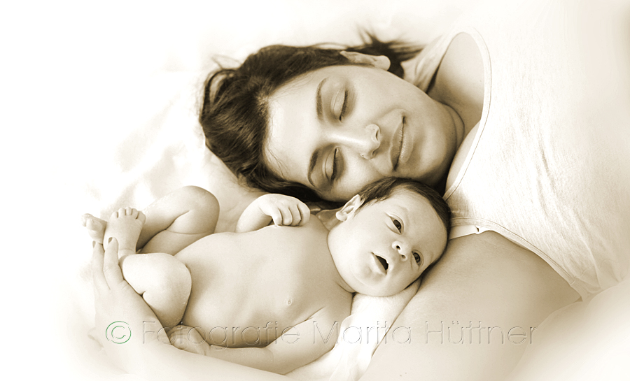 Mama und Baby, Baby, kleines Baby, Babyfotografie Heilbronn, schöne Babyfotos, Fotoshooting Baby, Babyfotografin, Babyfotoshooting, Shooting Kinder und Familie, Fotografie Marita Hüttner, Sinsheim, Mosbach, Bietigheim, Ilsfeld, Lauffen, Eppingen, Kraichtal, Bretten, Bruchsal, Bretzfeld, Brackenheim, Bönnigheim, Öhringen, Neuenstadt, Neckarsulm, Neudenau, Bad Friedrichshall, Bad Wimpfen, Bad Rappenau, 