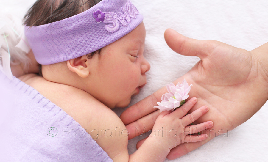 Baby mit Mama, Babyfotografie Heilbronn, Familienfotografin, Baby, kleines Baby, schöne Babyfotos, Fotoshooting Baby, Babyfotografin, Babyfotoshooting, Shooting Kinder und Familie, Fotografie Marita Hüttner, Sinsheim, Mosbach, Bietigheim, Ilsfeld, Lauffen, Eppingen, Kraichtal, Bretten, Bruchsal, Bretzfeld, Brackenheim, Bönnigheim, Öhringen, Neuenstadt, Neckarsulm, Neudenau, Bad Friedrichshall, Bad Wimpfen, Bad Rappenau, 