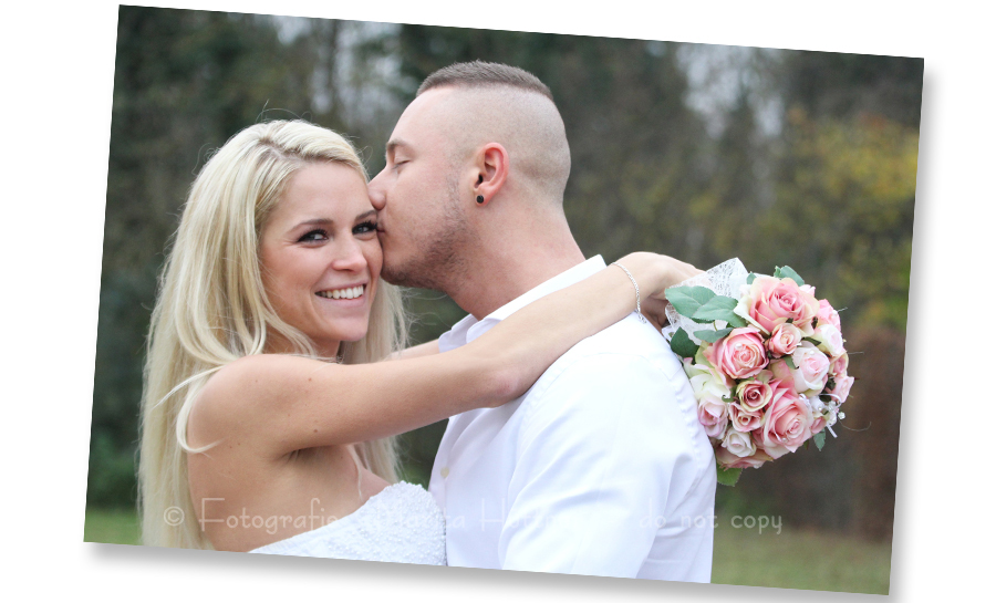 Hochzeit, Fotos Brautpaar, Braut, Braut mit Strauß, Bräutigam, professioneller Hochzeitsfotograf, Hochzeitsfotos, Hochzeitsbilder, schöne Fotos Hochzeit, Fotografie Marita Hüttner, Eppingen, Heilbronn, Bretten, Sinsheim, Bruchsal, Bretzfeld, Öhringen, Bietigheim, Mosbach, Neckarsulm, Bad Friedrichshall, Neuenstadt, Bad Wimpfen, Besigheim
