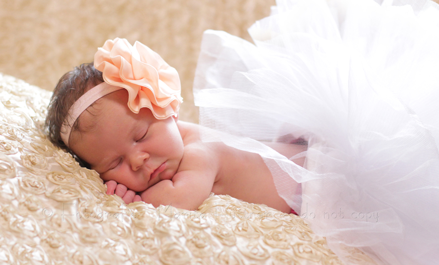 Baby schlafend, professionelle Babyfotos, Babyshooting, Shooting neugeborenes, Shooting zuhause, Babyfotos, Neugeborenenfotos, mobile Fotografin Marita Hüttner, Outdoorshooting, Kinderbilder zuhause, Kindershooting zuhause, Eppingen, Bretten, Bruchsal, Bretzfeld, Sinsheim, Mosbach, Heilbronn, Leingarten, Schwaigern, Ilsfeld, Lauffen, Kraichtal, Oberderdingen