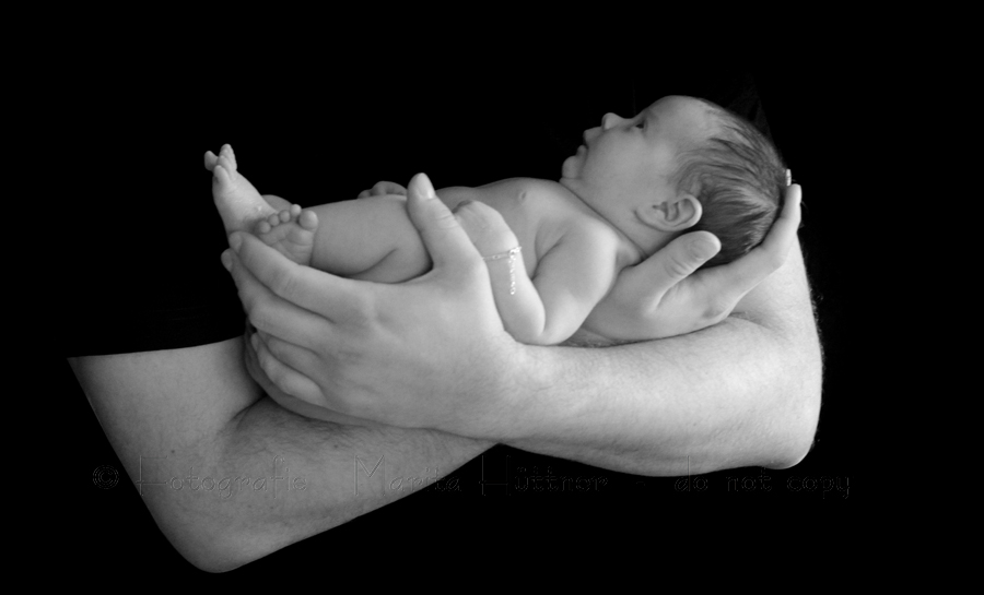 Papa und Baby Foto, Babyshooting, Shooting neugeborenes, Shooting zuhause, Babyfotos, Neugeborenenfotos, mobile Fotografin Marita Hüttner, Outdoorshooting, Kinderbilder zuhause, Kindershooting zuhause, Eppingen, Bretten, Bruchsal, Bretzfeld, Sinsheim, Mosbach, Heilbronn, Leingarten, Schwaigern, Ilsfeld, Lauffen, Kraichtal, Oberderdingen