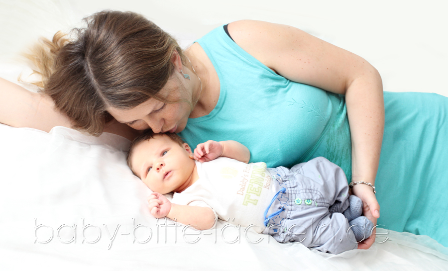 Baby und Mama foto, kleines Baby, schöne Babyfotos, professionelle Fotografin schwanger und Baby, Baby, Babyfotograf, Neugeboren, Kinder, Familie, Öhringen, Bretzfeld, Bretten, Babyfotografie Heilbronn, Eppingen, Sinsheim, Mosbach, Bruchsal, Marita Hüttner Fotografie