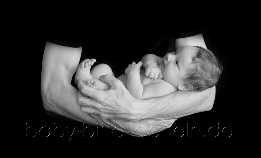 Baby mit Papa, Familienfotos, kleines Baby, schöne Babyfotos, professionelle Fotografin schwanger und Baby, Baby, Babyfotograf, Neugeboren, Kinder, Familie, Öhringen, Bretzfeld, Bretten, Babyfotografie  Heilbronn, Eppingen, Sinsheim, Mosbach, Bruchsal, Marita Hüttner Fotografie