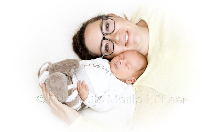 Babyfotograf, Babybilder, Neugeborenenfotos, Shooting Neugeborene,  schöne Babyfotos,  Babyfotos zuhause, Babyfotografin, Babyfotoshooting, Marita Hüttner, Babyfotografie Heilbronn,  Babyfotografie Sinsheim, Mosbach,  Bietigheim, Ilsfeld, Lauffen, Eppingen, Kraichtal, Bretten, Bruchsal, Bretzfeld, Brackenheim, Bönnigheim,  Öhringen, Neuenstadt, Neckarsulm, Neudenau, Bad Friedrichshall, Bad Wimpfen, Bad Rappenau, 