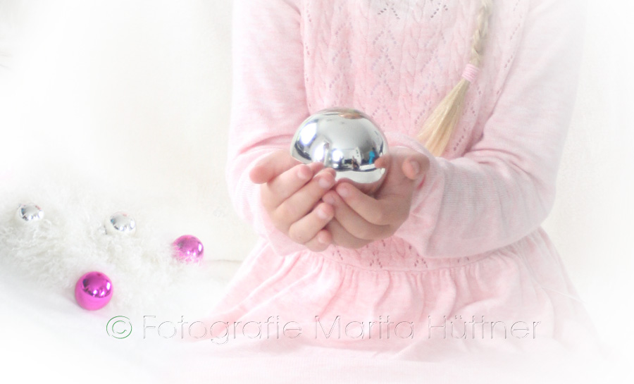 Kinderfotos, Kinderfotograf, Kinderfotografie, Kinderfotoshooting Weihnachten, Babyfotograf, Marita Hüttner, Sinsheim, Mosbach, Bietigheim, Ilsfeld, Lauffen, Eppingen, Kraichtal, Bretten, Bruchsal, Bretzfeld, Brackenheim, Bönnigeheim, Öhringen, Neuenstadt, Neckarsulm, Neudenau, Bad Friedrichshall, Bad Wimpfen, Bad Rappenau, 