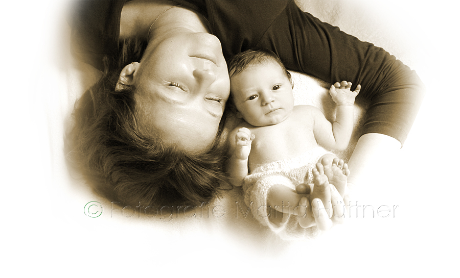 Schönes Foto Mama Baby, Babyfotografin Marita Hüttner, mobile Babyfotografin Öhringen, mobile Fotografin, Babys, Kinder,  Bretzfeld, mobile Babyfotografin Neuenstadt, Fotografin Neugeborene, Babyfotografie Heilbronn,  Bad Friedrichshall, 