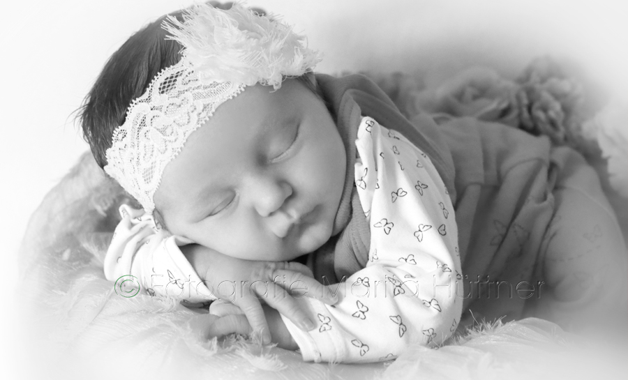 Babybilder zuhause, Babyfotograf daheim, Baby, Neugeboren, Kinderfotos, Familienfotos, Babyfotografie Heilbronn, Öhringen, Bretzfeld, Bretten, Eppingen, Schwaigern, Sinsheim, Mosbach, Bruchsal, Backnang, Marita Hüttner Fotografie