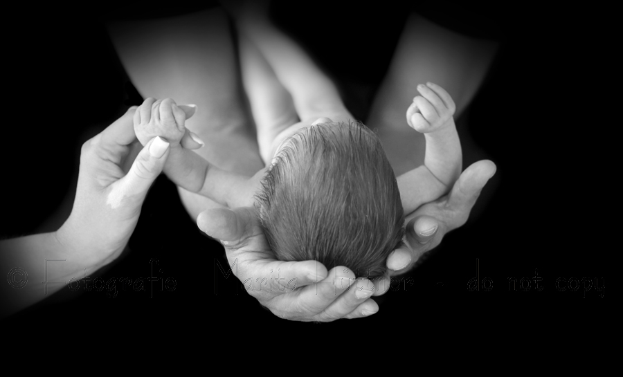 Babyfoto, schwarzweiß, Babyfotograf, Marita Hüttner Babyfotografie, Newbornfotograf Heilbronn, Eppingen, Bretten, Sinsheim, Bruchsal, Mosbach