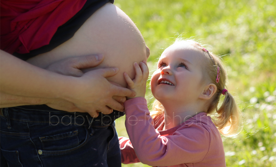 Schwangerschaft, Schwangerschaftsbilder, schöne Schwangerschaftsfotos, Fotoshooting schwanger, Babybauchshooting, Mosbach, Leingarten, Schwaigern, Sinsheim