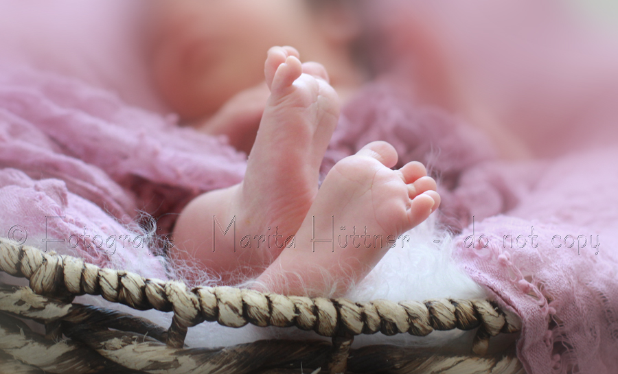 Füßchenfoto Baby, Babyfotograf Sinsheim, Babyfotos Mosbach, Familienfotografin Bad Rappenau, Fotografie Marita Hüttner, Heilbronn,  Bruchsal 