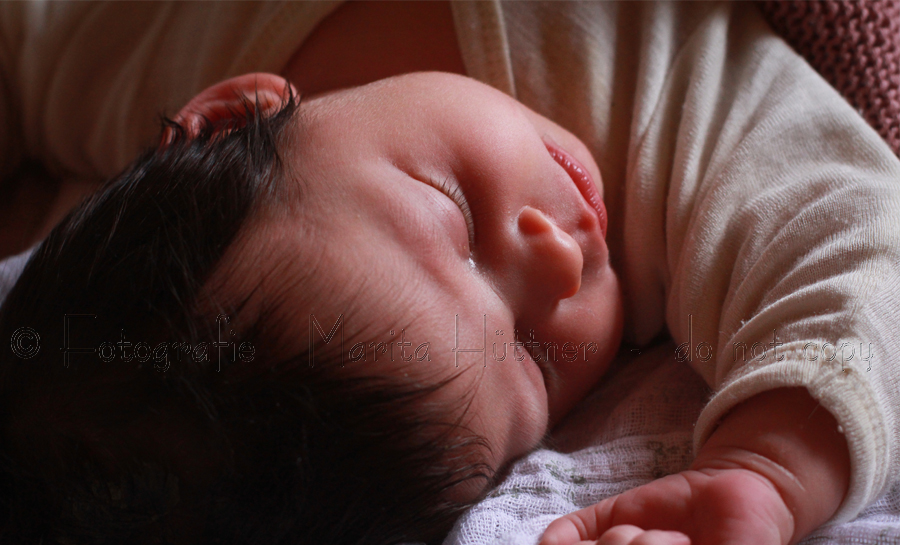 Baby, schlafendes Baby, schöne Babybilder, Babyfotograf Marita Hüttner, 